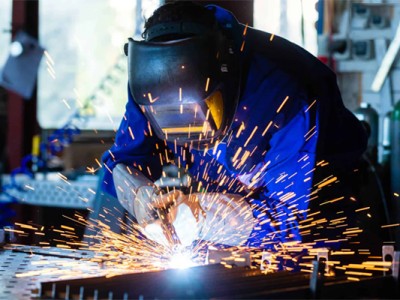 Thợ hàn sắt, sửa cửa sắt lưu động tại Thành phố Hồ Chí Minh