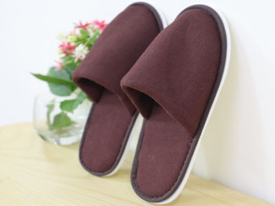 Xưởng sản xuất gia công dép sỉ lẽ đẹp nhất ở tại TPHCM