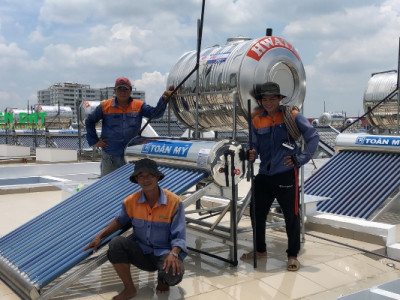 Thi công lắp đặt linh kiện máy nước nóng năng lượng giá rẽ tại tphcm