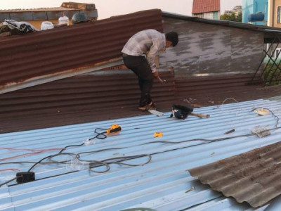 Thợ nhận chống dột mái tôn tại nhà ở Bình Dương