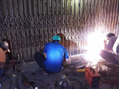 Dịch vụ sửa cửa sắt quận 11 tận nơi tại nhà uy tín chuyên nghiệp