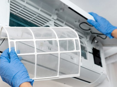 Thợ sửa máy lạnh chuyên nghiệp tại nhà ở Hóc Môn