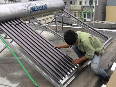 Thợ sửa máy nước nóng năng lượng tại nhà quận 1 Tphcm
