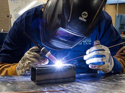 Dịch vụ hàn sắt dân dụng giá rẻ tại nhà tận nơi tại Vĩnh Hưng Long An