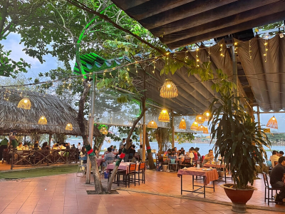 Giá xây dựng quán cafe khung thép mái bạt kéo bao nhiêu tiền?
