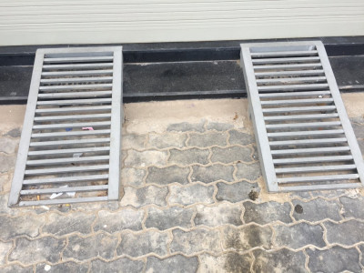 Chuyên gia công dốc cầu sắt dắt xe lên xuống. Liên hệ: 0937 587 087