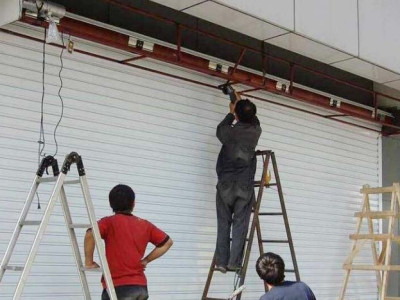 Sửa cửa cuốn Tân Phú giá rẻ, hỗ trợ nhanh 24/7