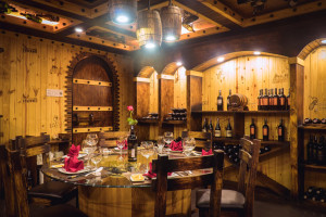 Nhà Gỗ & Hầm Rượu Trường Tồn